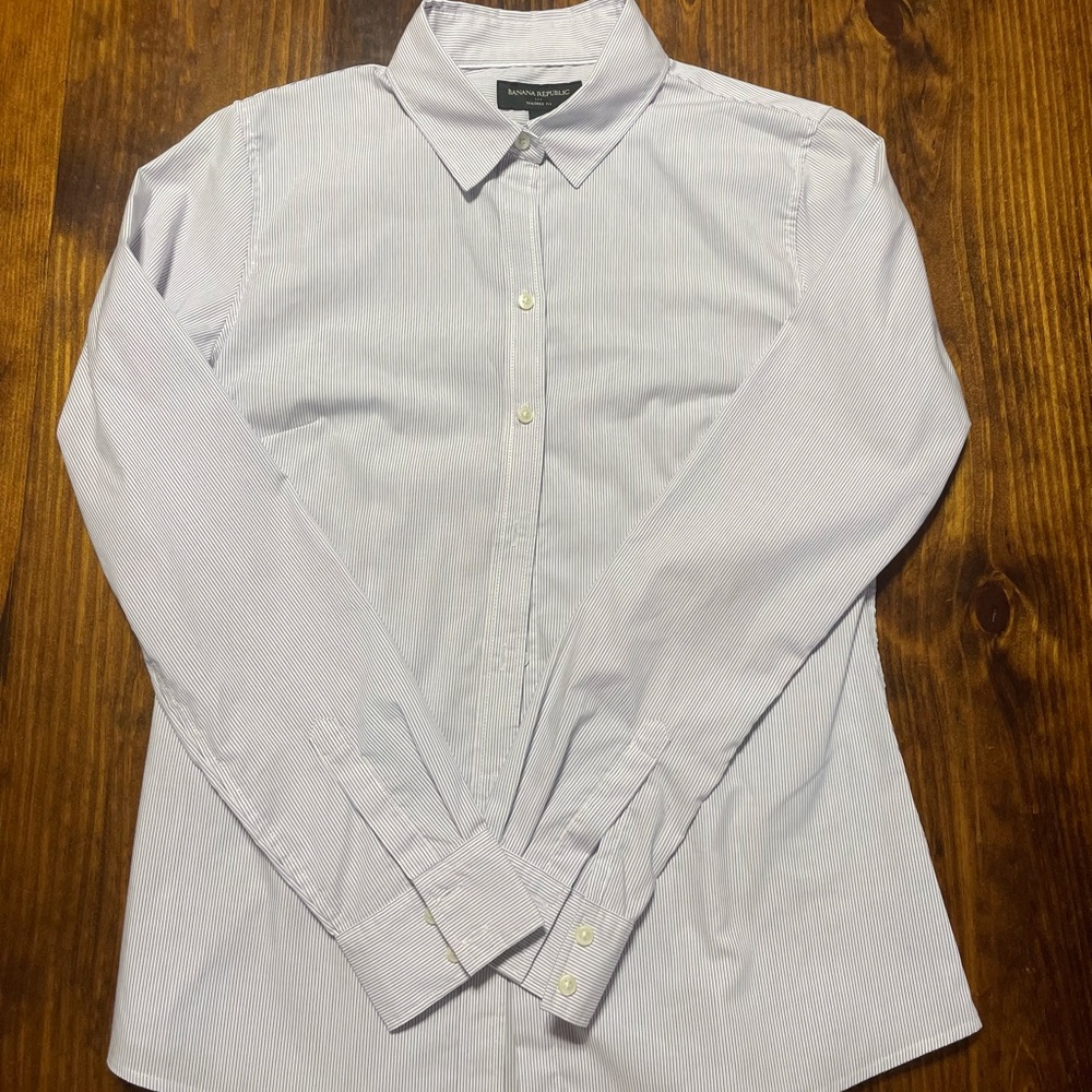 Women’s banana republic button down - Picture 2 of 3